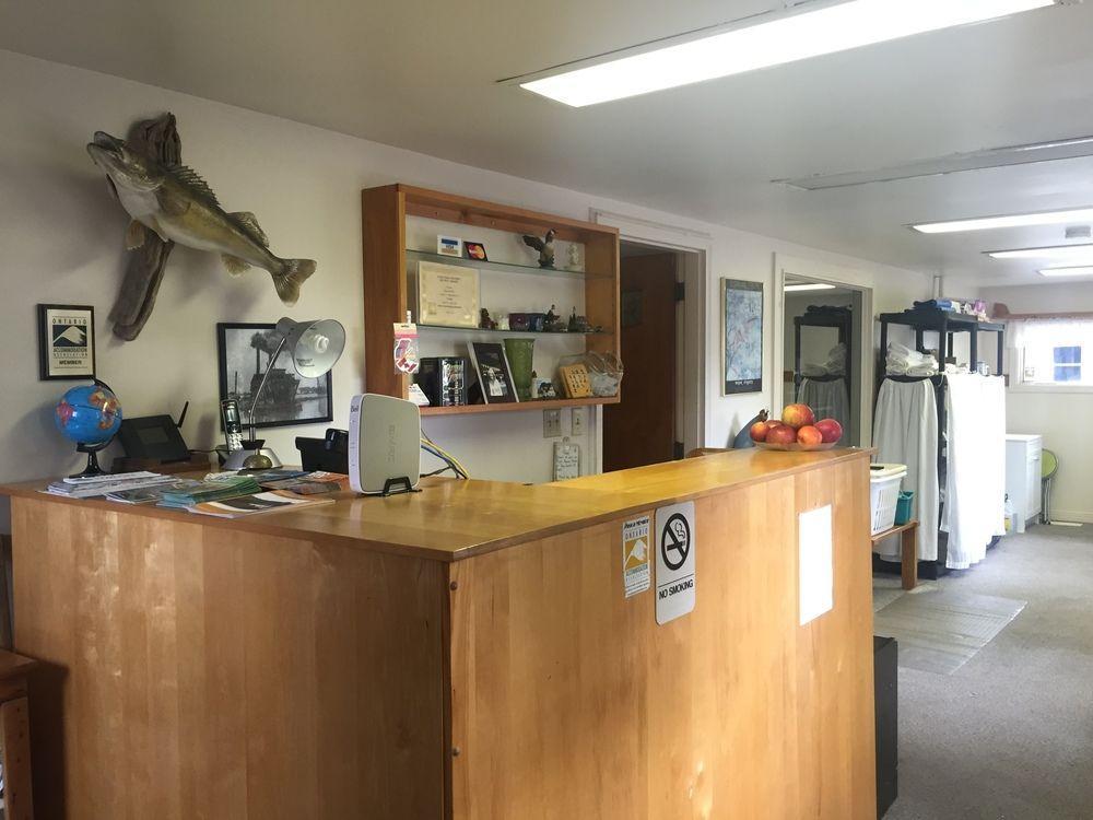 Twin Peaks Motel Napanee Екстер'єр фото